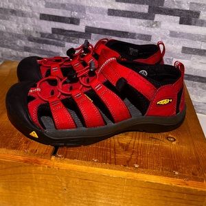 Big kids Keen water shoes size 6